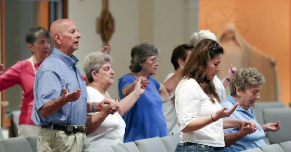 Should Catholics Raise Their Hands During the Our Father?